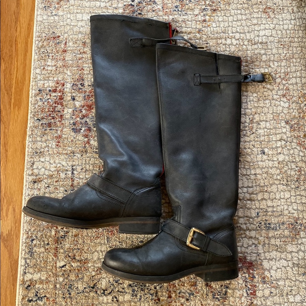 Black Steve Madden boots with red zipper